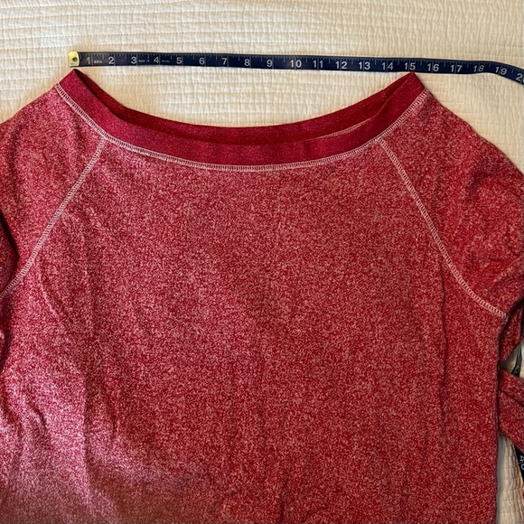 Pair of wide-neck short-ish sweatshirts by Pimatee - Picture 7 of 10